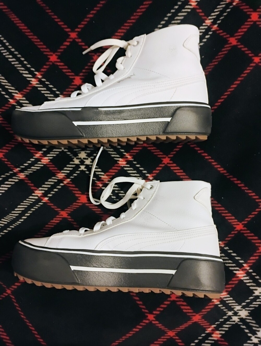 Women's Brand New White & Black Thick Soled Hi Top Puma Sneakers U.S. Size 9.5